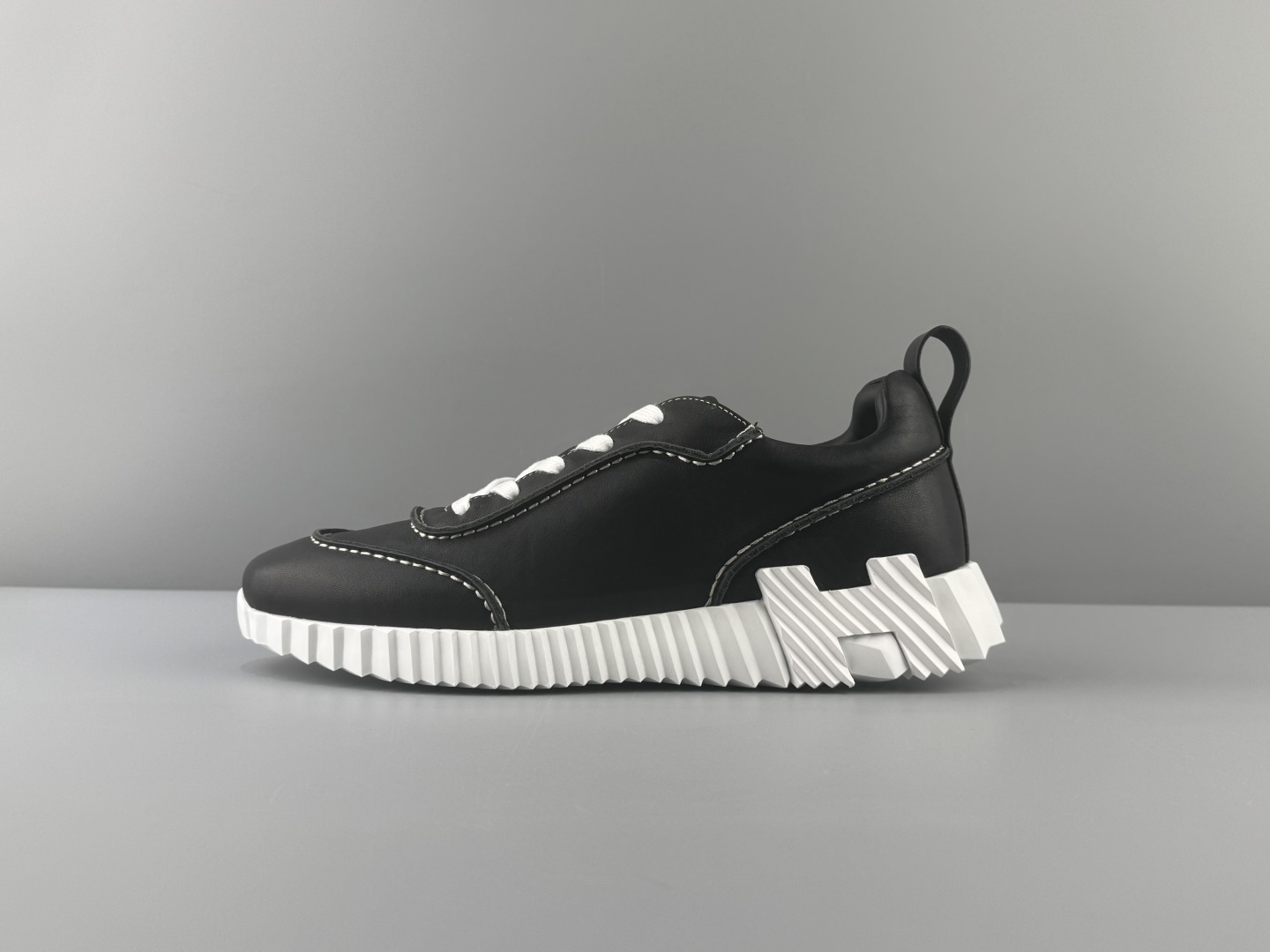 NO:931430,, (hot-selling foreign trade product produced by Foshan's top manufacturer) HERMES Next 2026 latest model calfskin, round toe lace-up 4.32cm, low-cut lifestyle shoes, full shoe wear Mark thread, complex craftsmanship, men's style, imported leather production!  The best sole on the market!  The tooth marks and water chestnuts are clear and three-dimensional!  Produced with top imported raw materials!  Size:38 39 40 41 42 43 44 45 46 (excellent order price),,hermes,hermes,cowhide19860909,(佛山顶级大厂出品外贸爆款) HERMES 爱马仕 Next 2026最新款 小牛皮 圆头系带4.32cm 低帮 生活休闲鞋 全鞋穿Mark线 复杂工艺 男款 进口皮料生产！市面最顶级大底！齿痕菱角清晰立体！顶级进口原料生产！Size:38 39 40 41 42 43 44 45 46(订单价优),,hermes,hermes,cowhide,Men's shoes