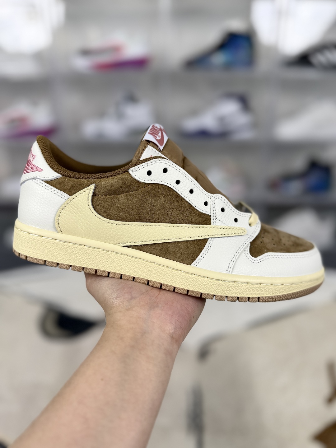 Travis Scott x Air Jordan 1 Low OG 'Black Phantom' Unisex Sneakers 2 cmp i1745965976515 243 0 0