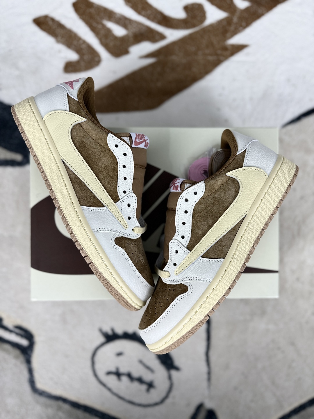 Travis Scott x Air Jordan 1 Low OG 'Black Phantom' Unisex Sneakers 6 cmp i1745965976529 72 0 6
