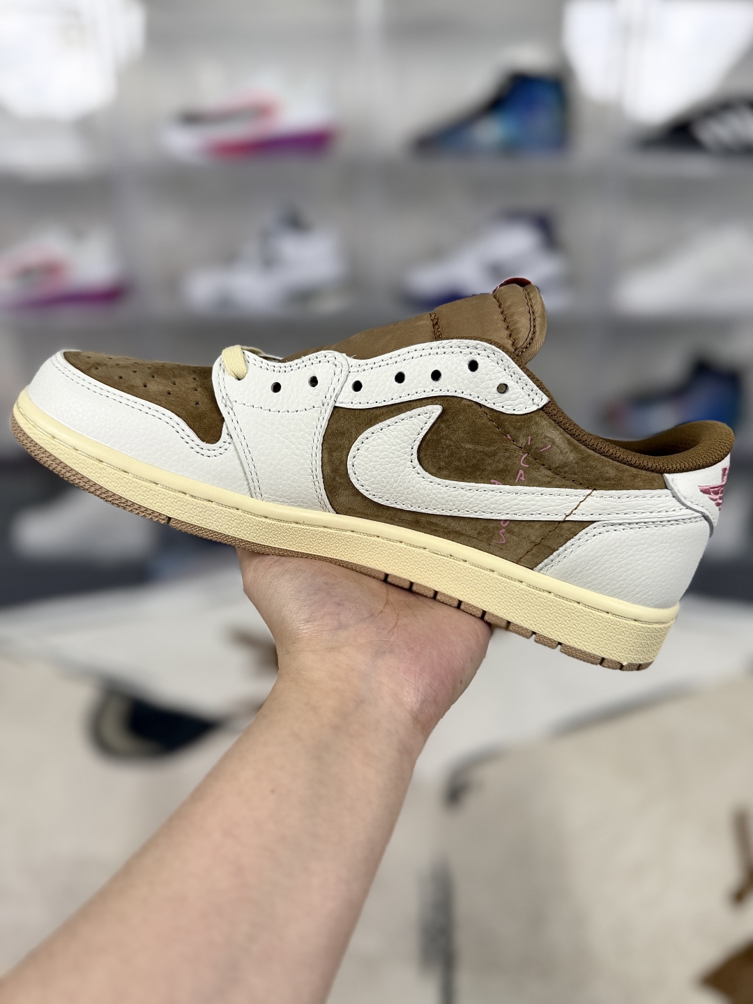 Travis Scott x Air Jordan 1 Low OG 'Black Phantom' Unisex Sneakers 3 cmp i1745965976539 6497 0 1