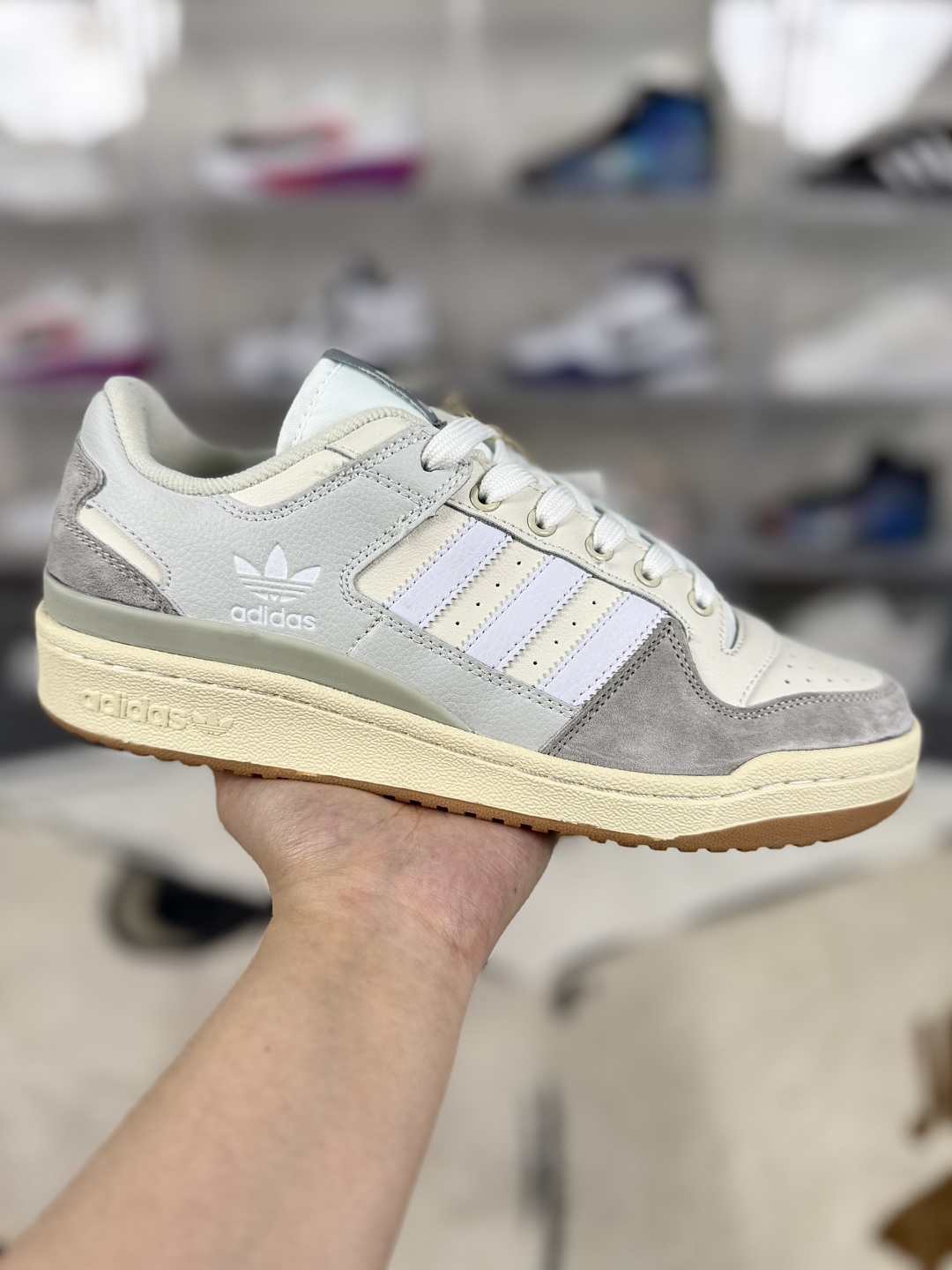 Adidas Originals Forum 84 Low ADV Sneakers - Leather & Suede - Unisex 2 cmp i1746054330270 2287 0 0