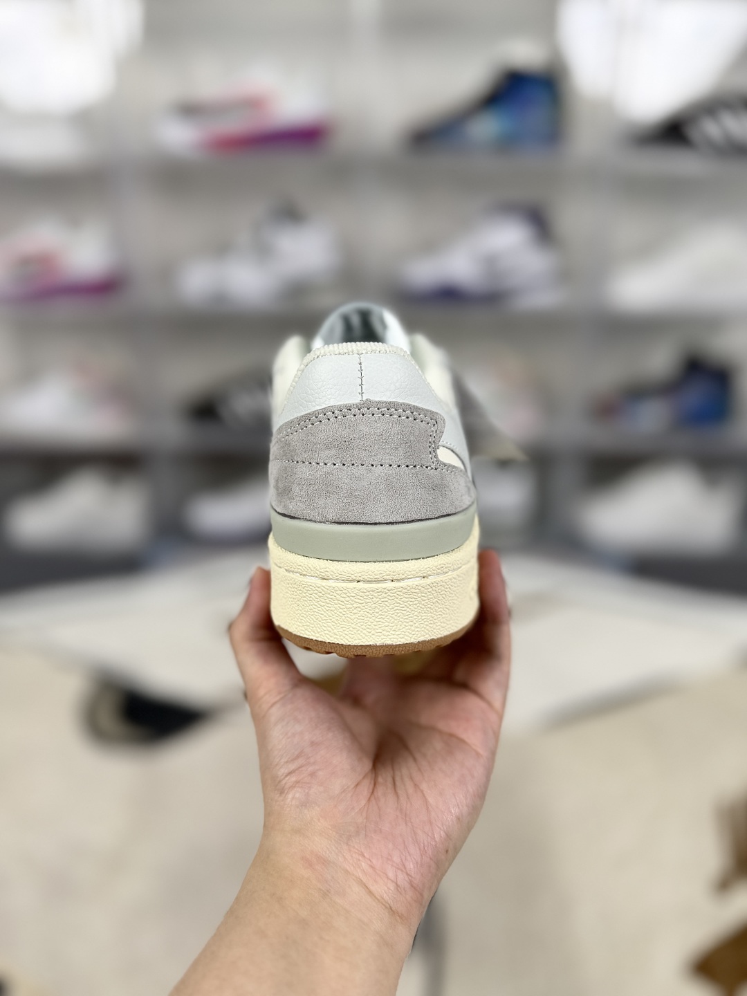 Adidas Originals Forum 84 Low ADV Sneakers - Leather & Suede - Unisex 4 cmp i1746054384895 5760 0 2