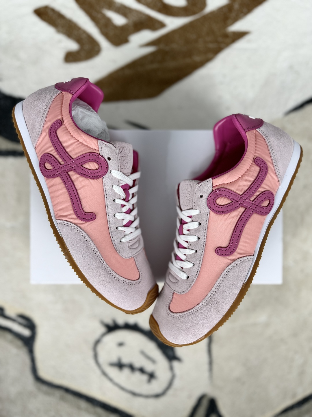 Loewe Ballet Runner 2.0 Pink Leather Sneakers Round Toe Lace-up Casual Shoes 6 cmp i1746109401183 8217 0 6