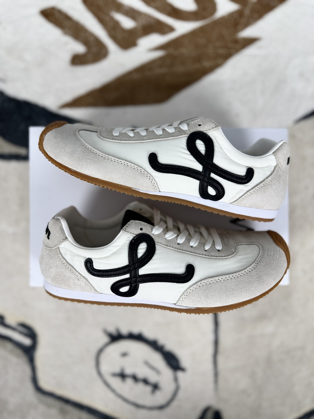Loewe Ballet Runner 2.0: Calfskin Lace-Up Sneakers, White, Unisex Design 9 cmp i1746109415875 359 0 7