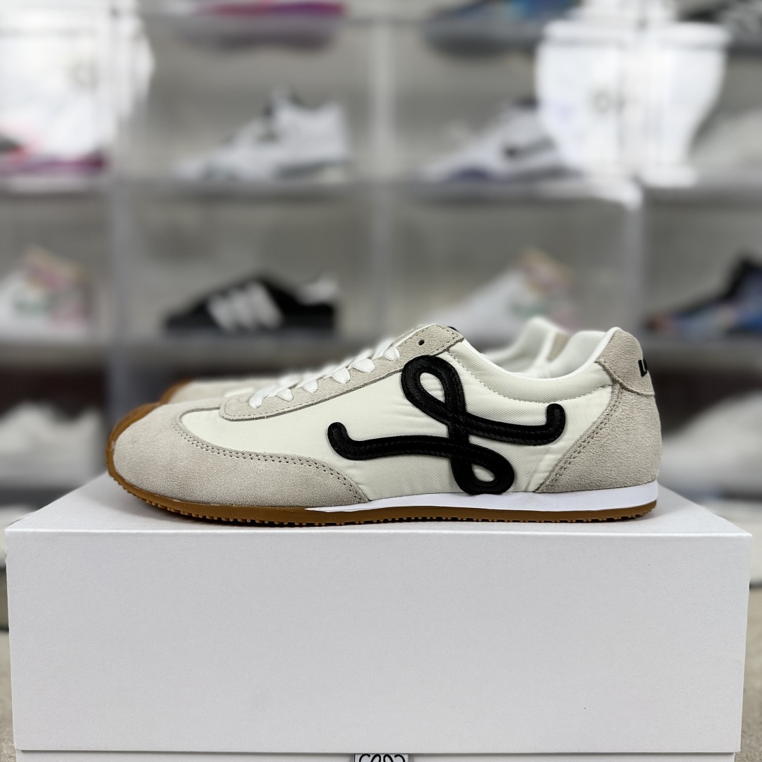 Loewe Ballet Runner 2.0: Calfskin Lace-Up Sneakers, White, Unisex Design 10 cmp i1746109415880 9707 0 8