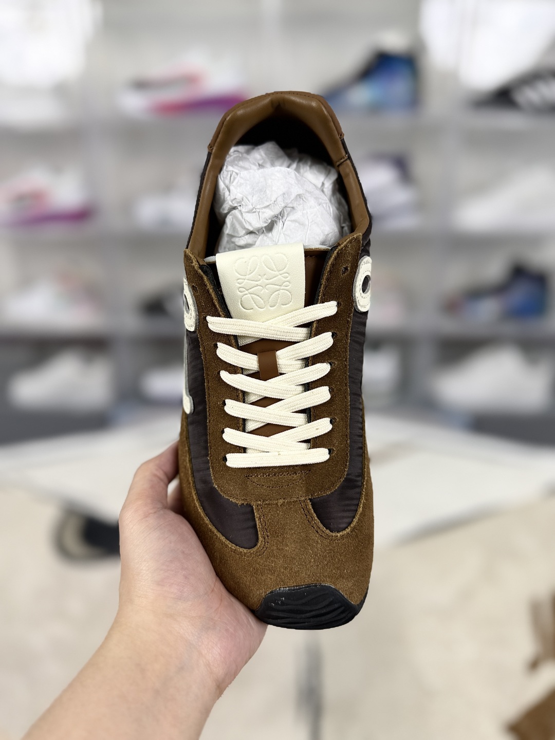 Loewe Ballet Runner 2.0: Iconic Design, Supreme Comfort, Brown-Hued Elegance 4 cmp i1746650624458 661 0 3