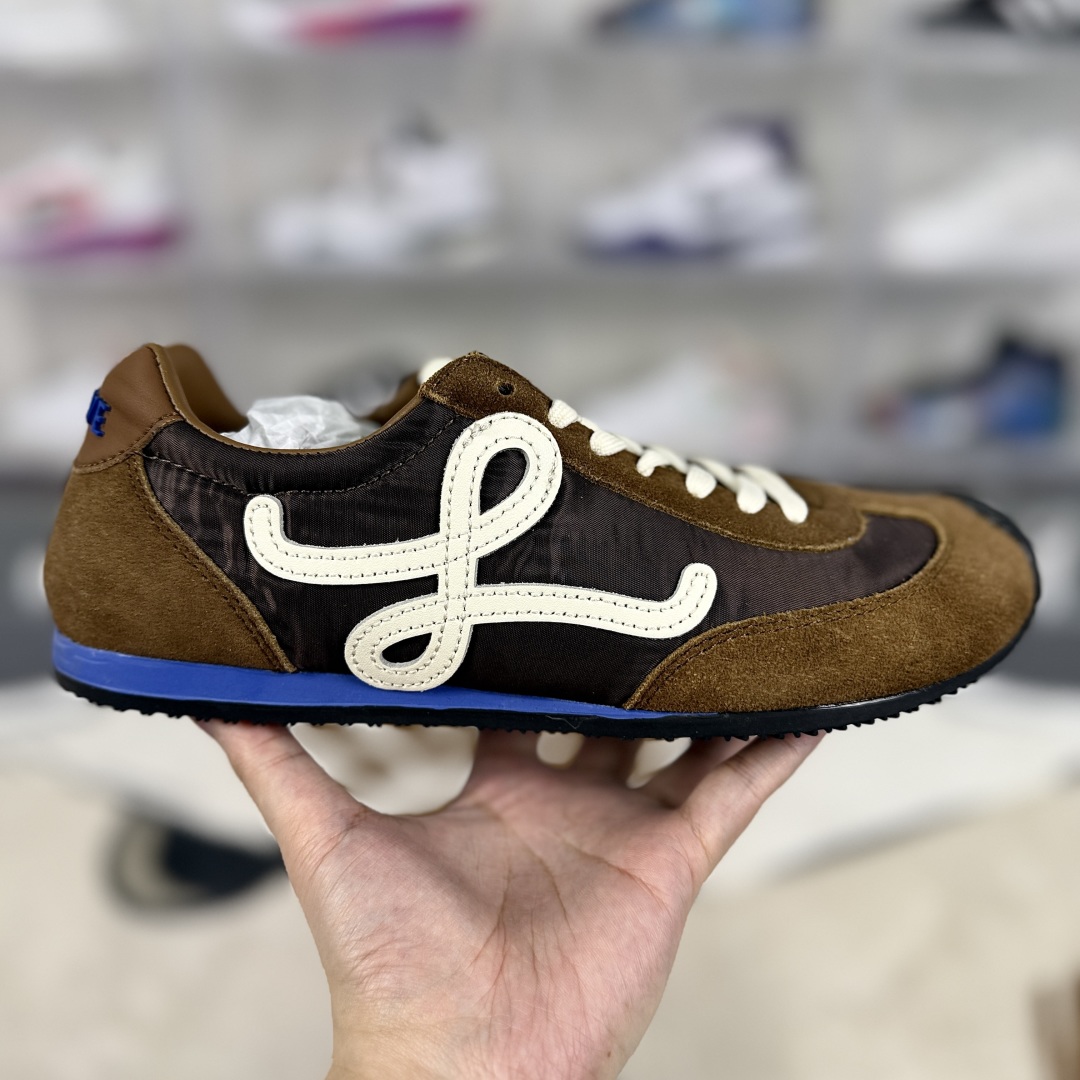 Loewe Ballet Runner 2.0: Iconic Design, Supreme Comfort, Brown-Hued Elegance 7 cmp i1746650624459 9920 0 5