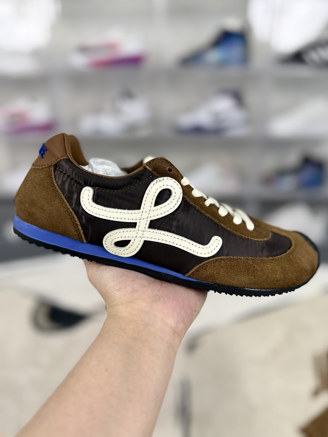 Loewe Ballet Runner 2.0: Iconic Design, Supreme Comfort, Brown-Hued Elegance 1 cmp i1746650667109 6750 0 0