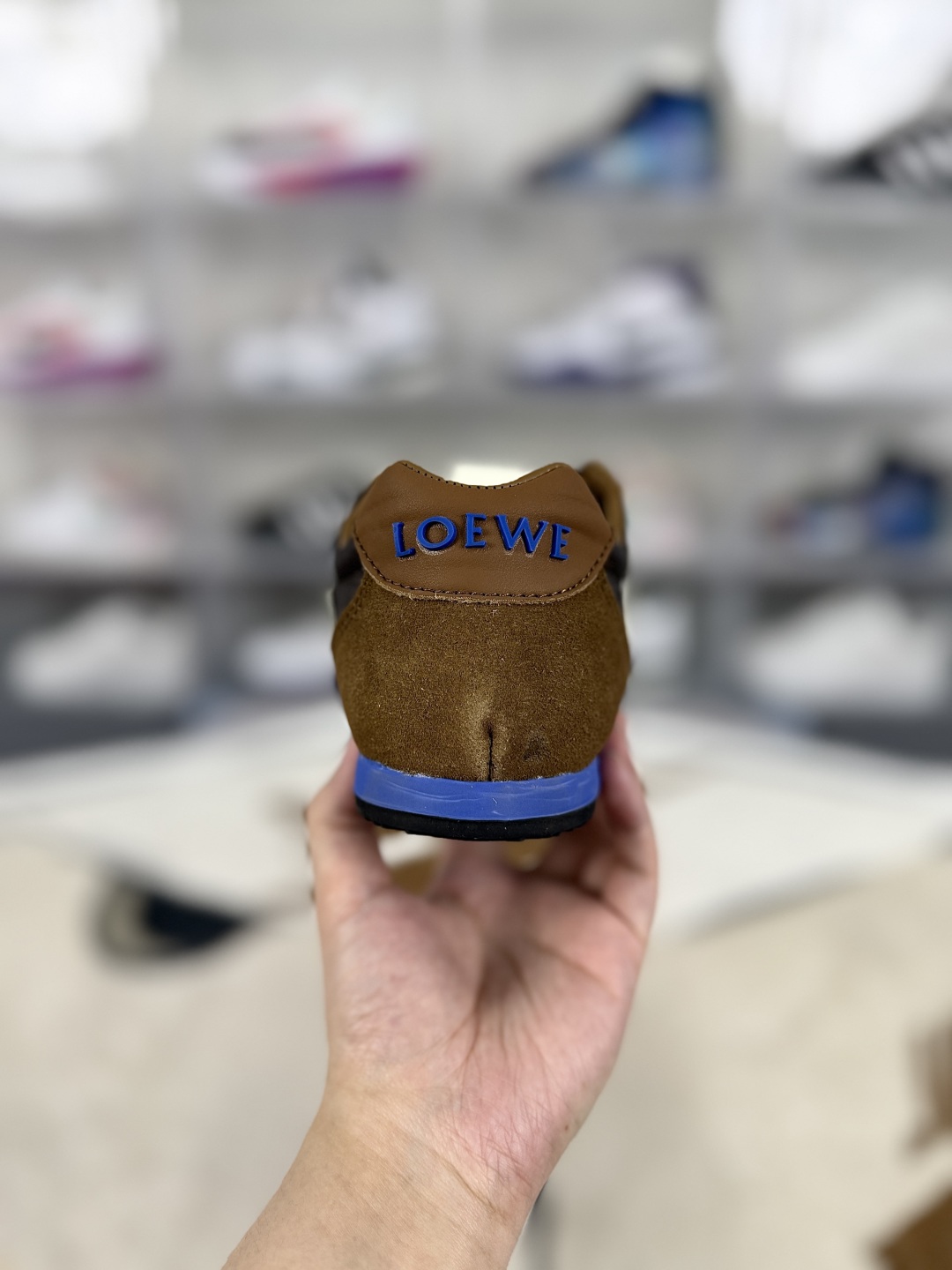 Loewe Ballet Runner 2.0: Iconic Design, Supreme Comfort, Brown-Hued Elegance 3 cmp i1746650670424 6719 0 2