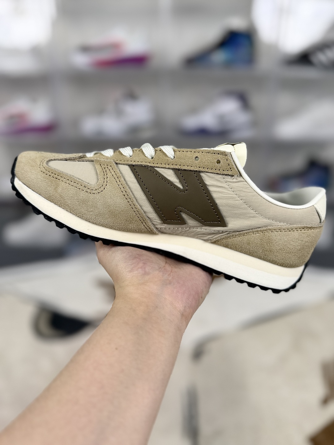 New Balance 471 Sneakers: Retro Style, Modern Comfort, and Lightweight Design 2 cmp i1746822125893 5456 0 1