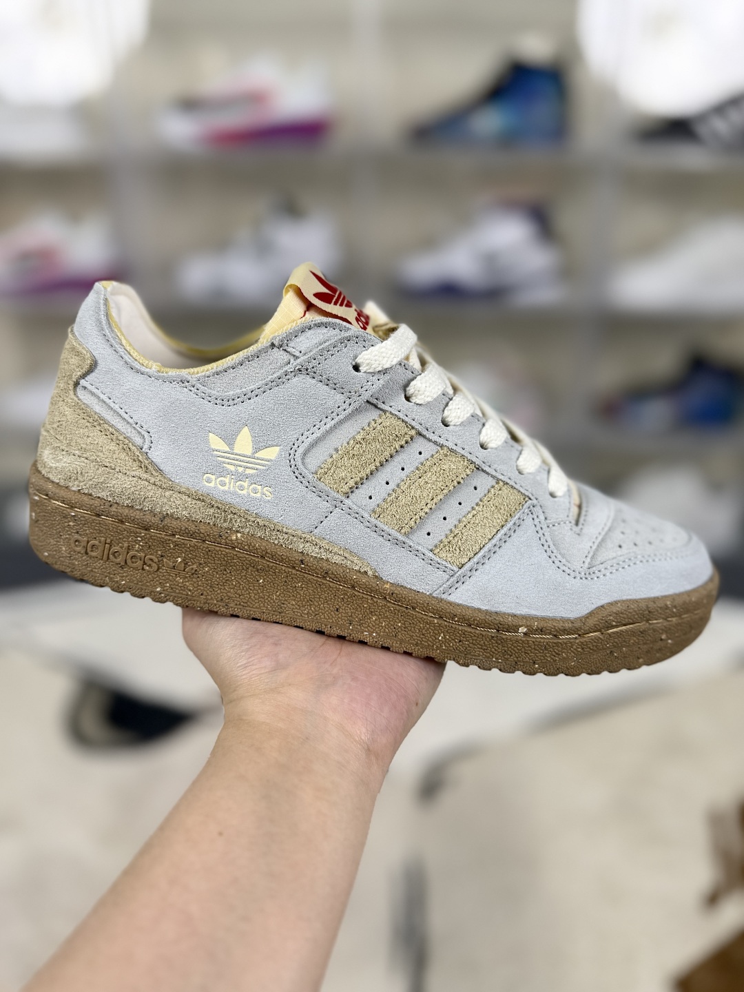 Adidas Originals Forum 84 Low: Blue & Brown Retro Basketball Sneakers 2 cmp i1747088704593 2847 0 0