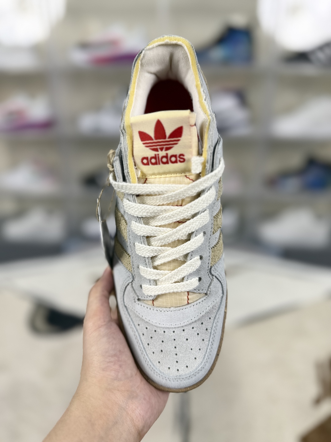 Adidas Originals Forum 84 Low: Blue & Brown Retro Basketball Sneakers 5 cmp i1747088704594 4654 0 3
