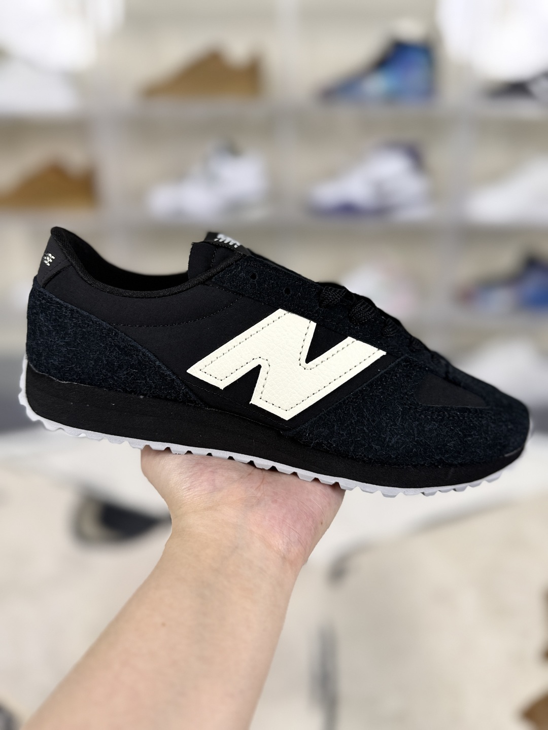 New Balance 471 Black and White Low-Top Sneaker. Durable, Lightweight & Breathable. 1 cmp i1747429011494 1428 0 0