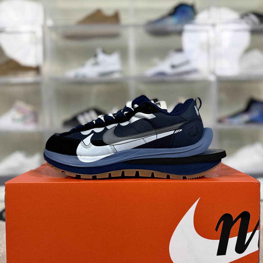 Nike x Sacai VaporWaffle Midnight Navy Sneakers - Low Top, Unisex Design 9 cmp i1747429211679 9374 0 8
