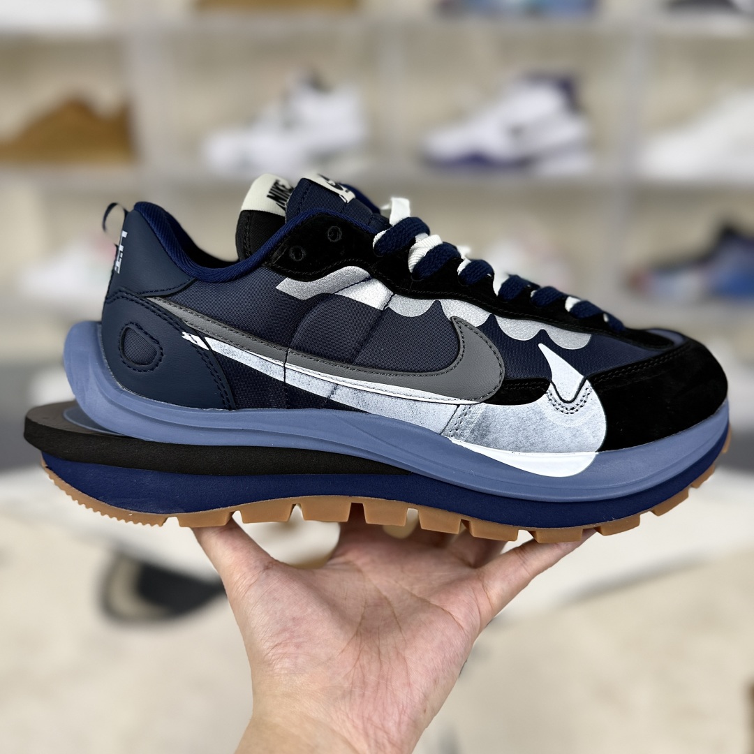 Nike x Sacai VaporWaffle Midnight Navy Sneakers - Low Top, Unisex Design 7 cmp i1747429211695 4848 0 5