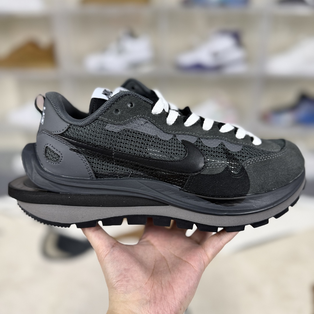 Sacai x Nike VaporWaffle Black/Grey Low-Top Sneakers - Unisex Comfort Shoes 7 cmp i1747429245471 7708 0 5