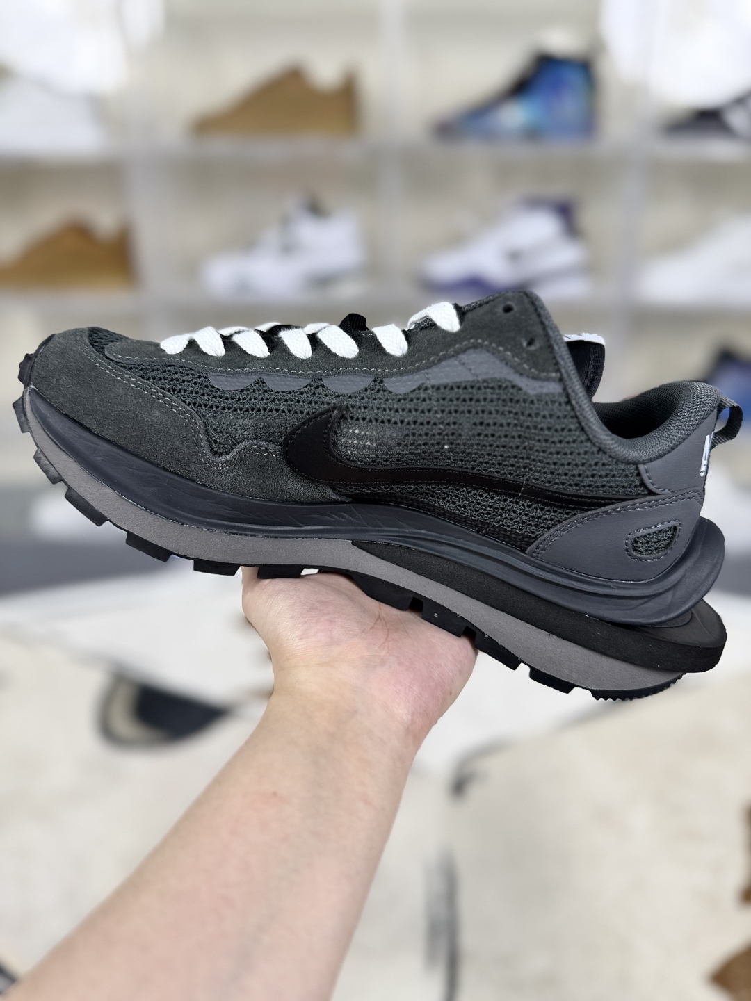 Sacai x Nike VaporWaffle Black/Grey Low-Top Sneakers - Unisex Comfort Shoes 2 cmp i1747429245482 7168 0 1
