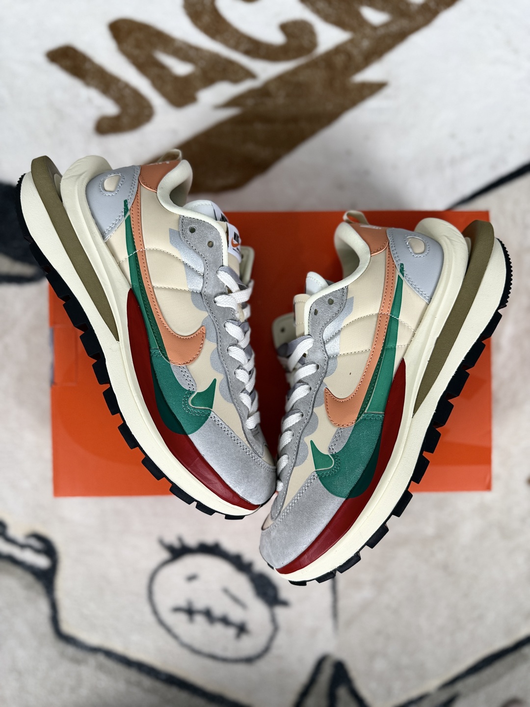 Nike x Sacai VaporWaffle Low-Top Sneakers - Stylish, Comfortable, and Versatile 6 cmp i1747429264777 7645 0 6