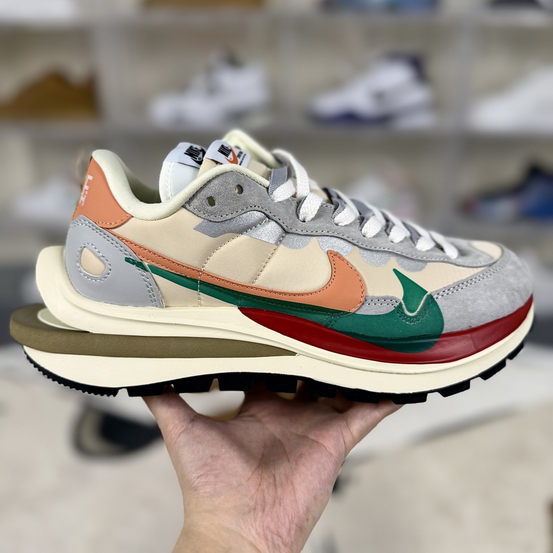 Nike x Sacai VaporWaffle Low-Top Sneakers - Stylish, Comfortable, and Versatile 8 cmp i1747429264779 5115 0 5