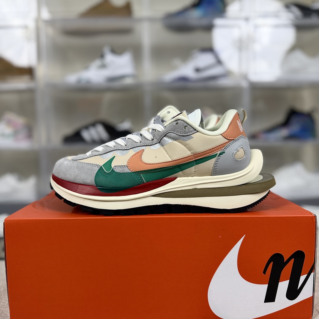 Nike x Sacai VaporWaffle Low-Top Sneakers - Stylish, Comfortable, and Versatile 10 cmp i1747429268951 1833 0 8