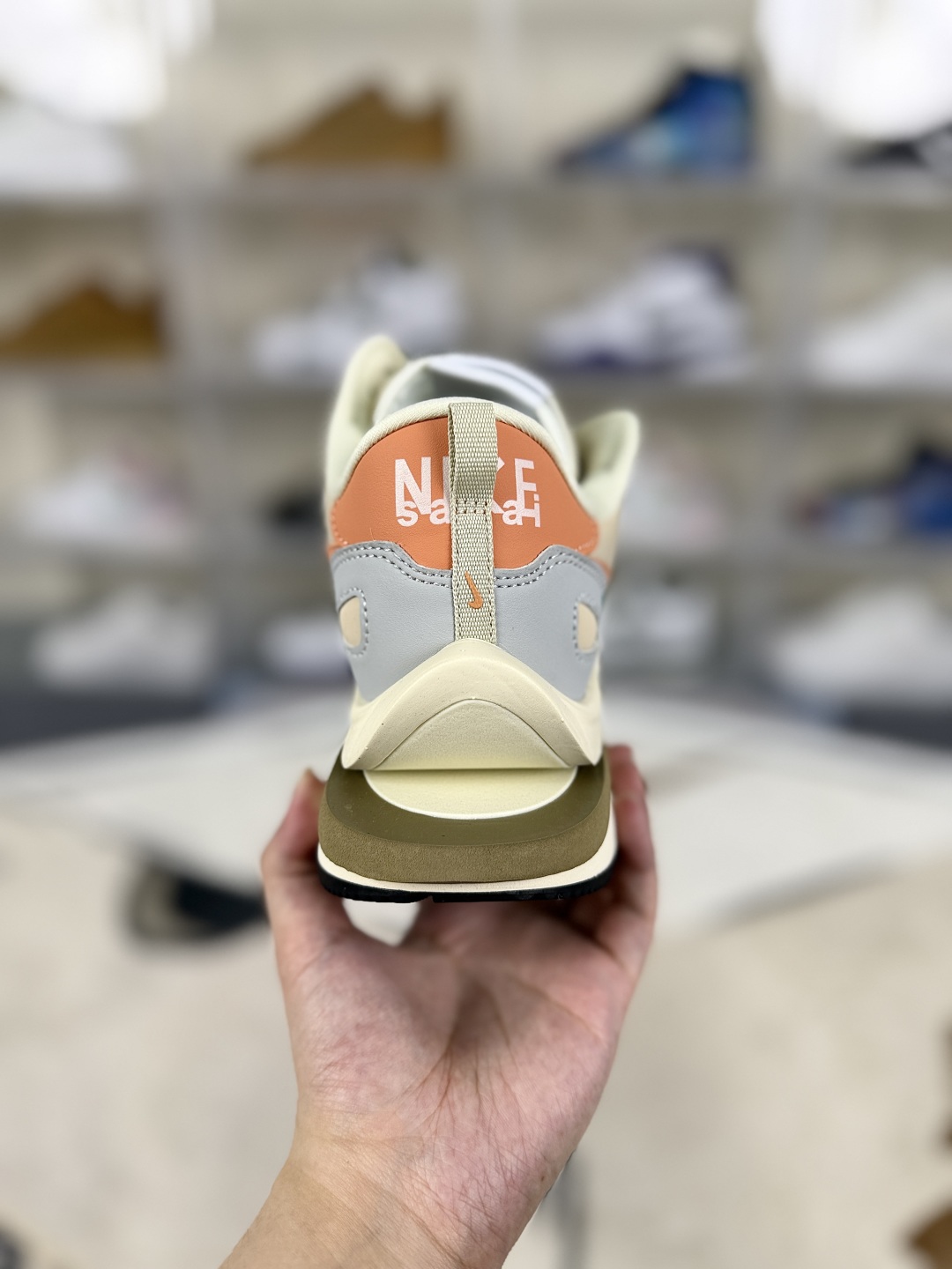 Nike x Sacai VaporWaffle Low-Top Sneakers - Stylish, Comfortable, and Versatile 4 cmp i1747429270675 2912 0 2