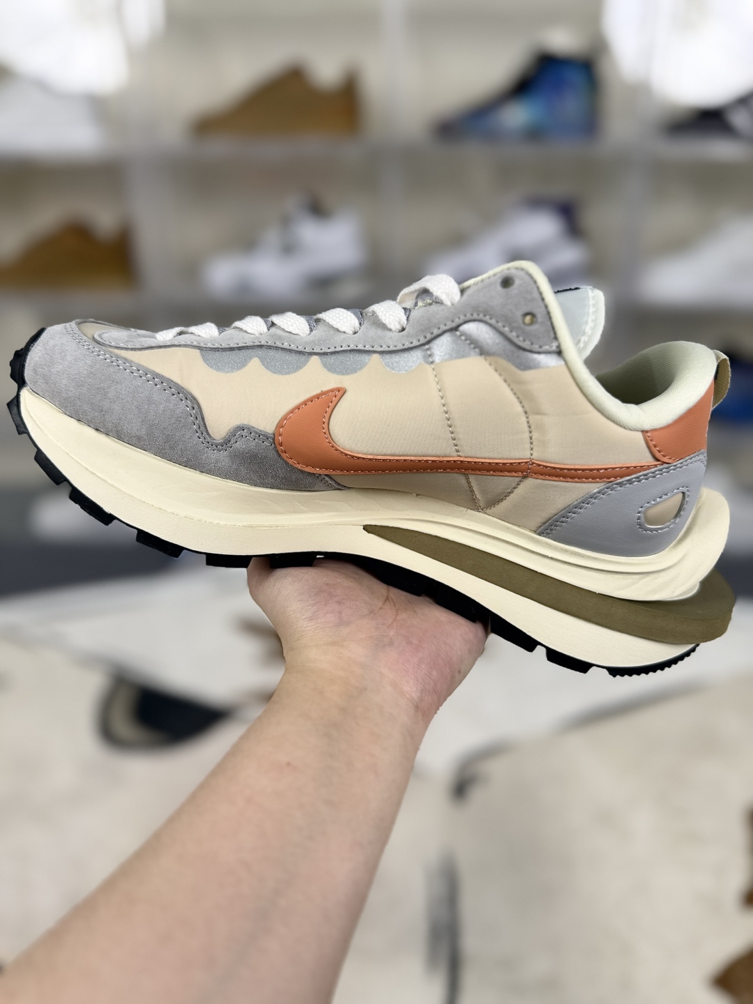 Nike x Sacai VaporWaffle Low-Top Sneakers - Stylish, Comfortable, and Versatile 3 cmp i1747429270677 7 0 1