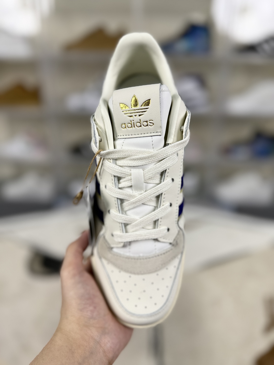 Adidas Originals Forum 84 Low CL: Retro Style, Modern Comfort Sneakers 4 cmp i1747506906579 8915 0 3