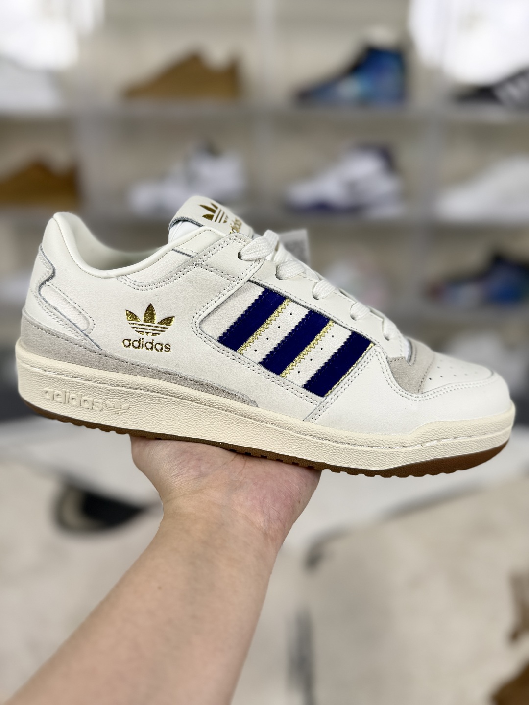Adidas Originals Forum 84 Low CL: Retro Style, Modern Comfort Sneakers 1 cmp i1747506910750 7879 0 0