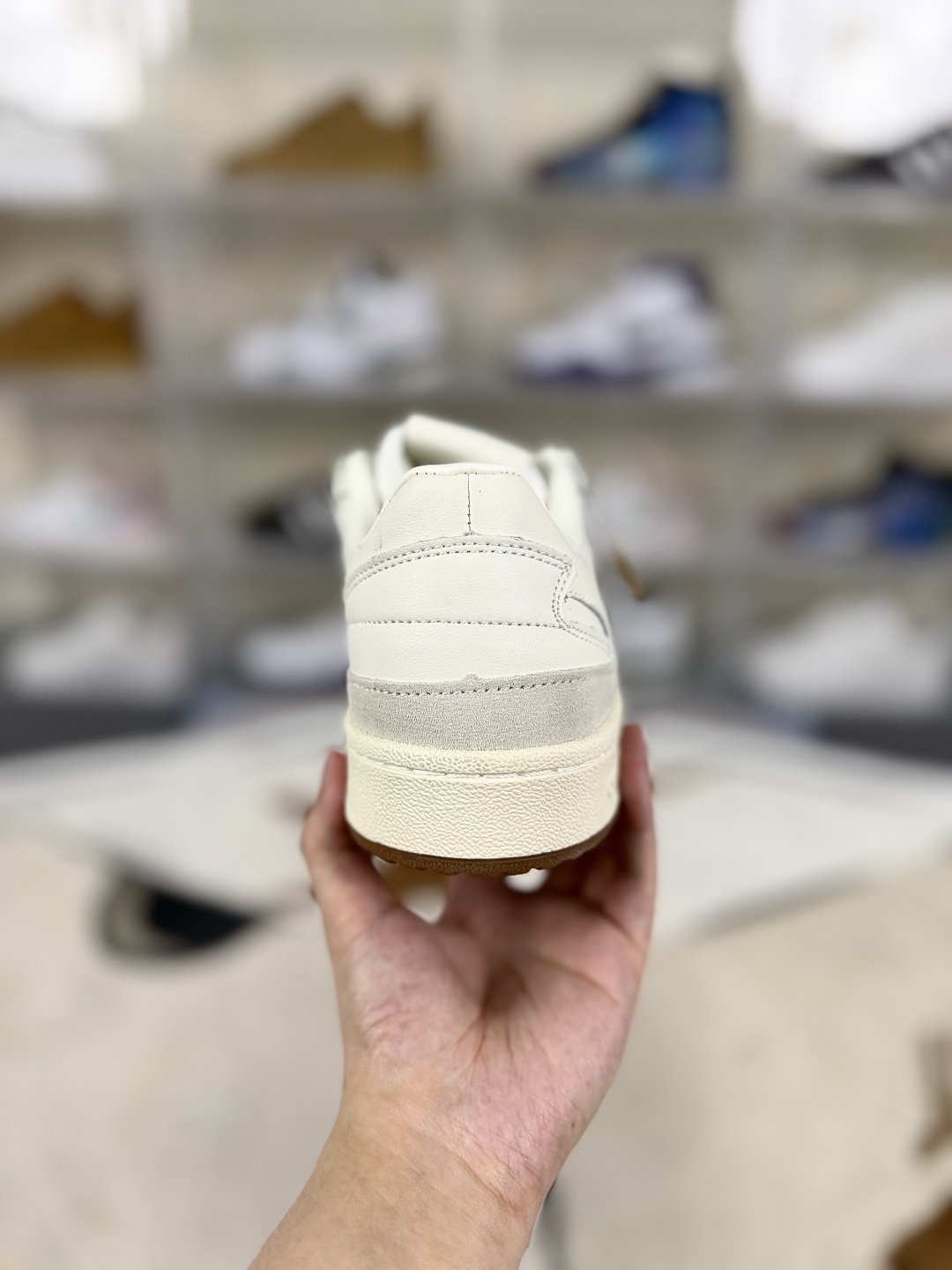 Adidas Originals Forum 84 Low CL: Retro Style, Modern Comfort Sneakers 3 cmp i1747506912420 9497 0 2