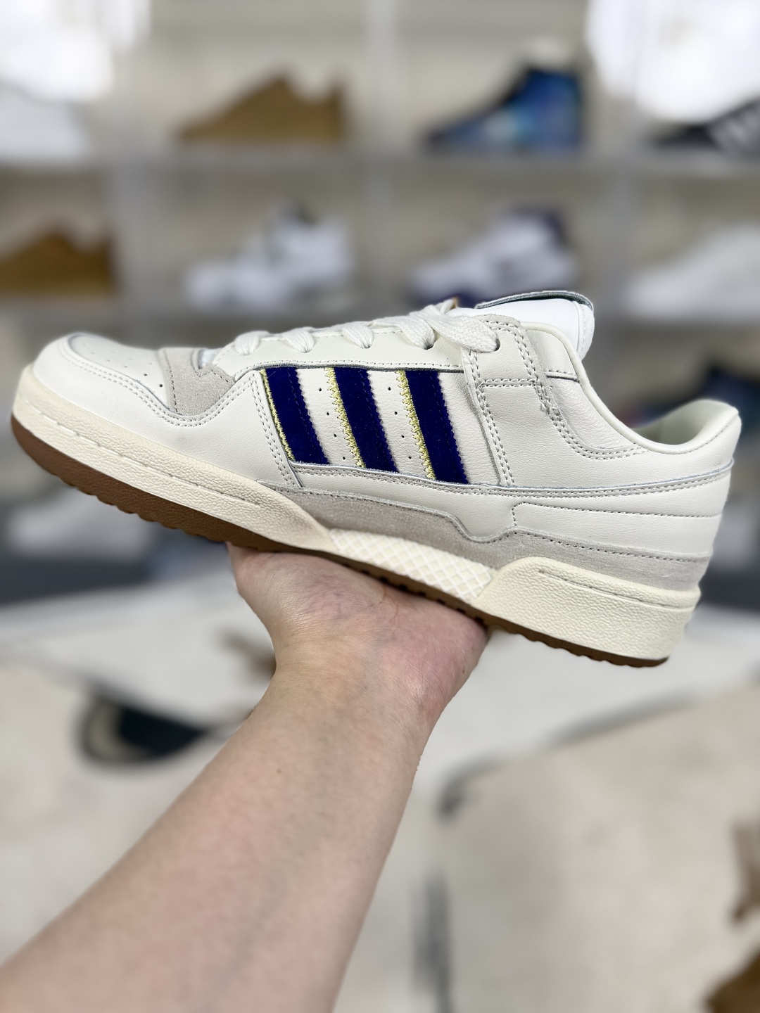 Adidas Originals Forum 84 Low CL: Retro Style, Modern Comfort Sneakers 2 cmp i1747506913893 9124 0 1