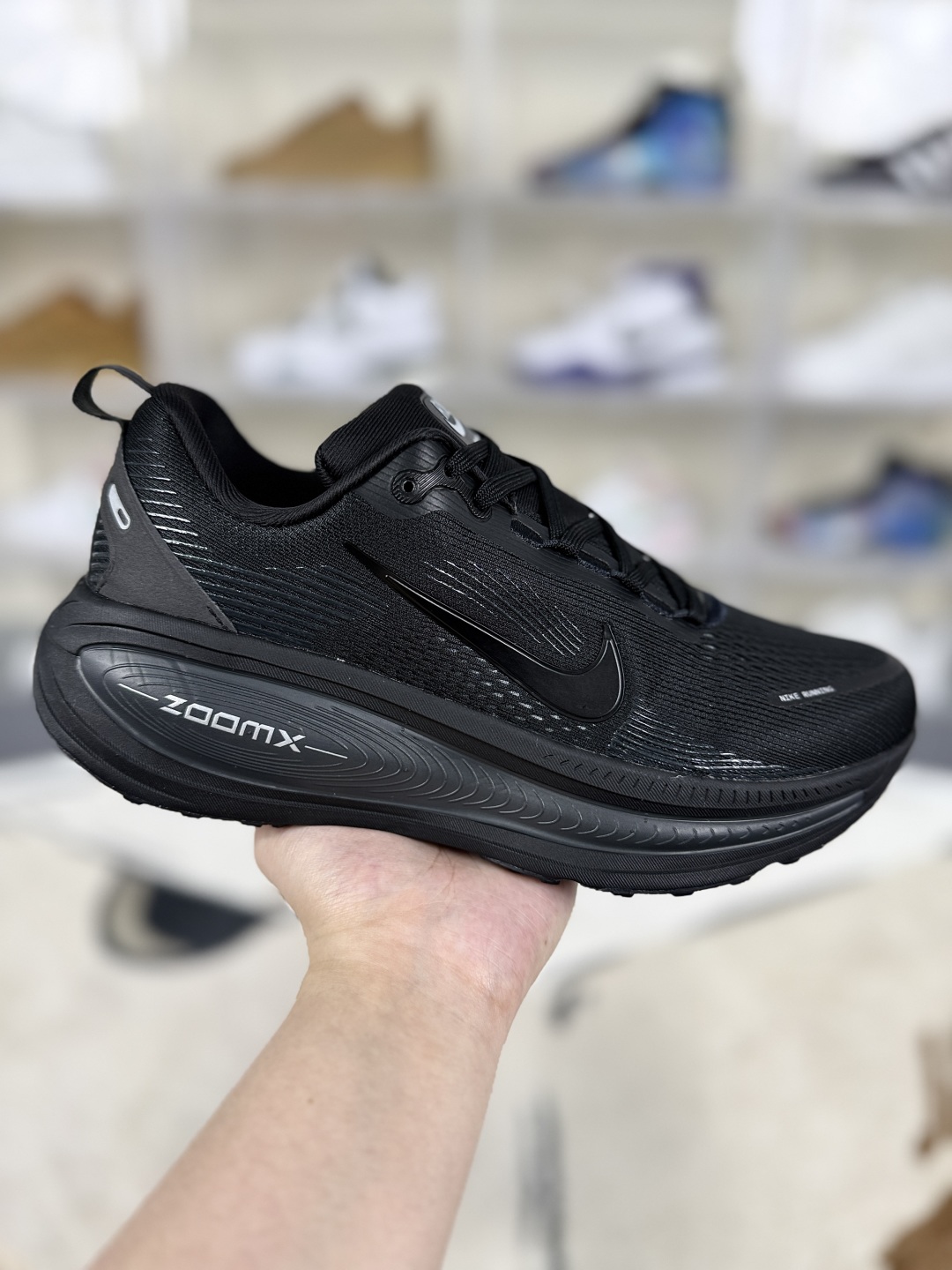 Nike Vomero 18 'Black' Running Shoes - Comfortable, Durable, and Stylish 1 cmp i1747506981116 3278 0 0