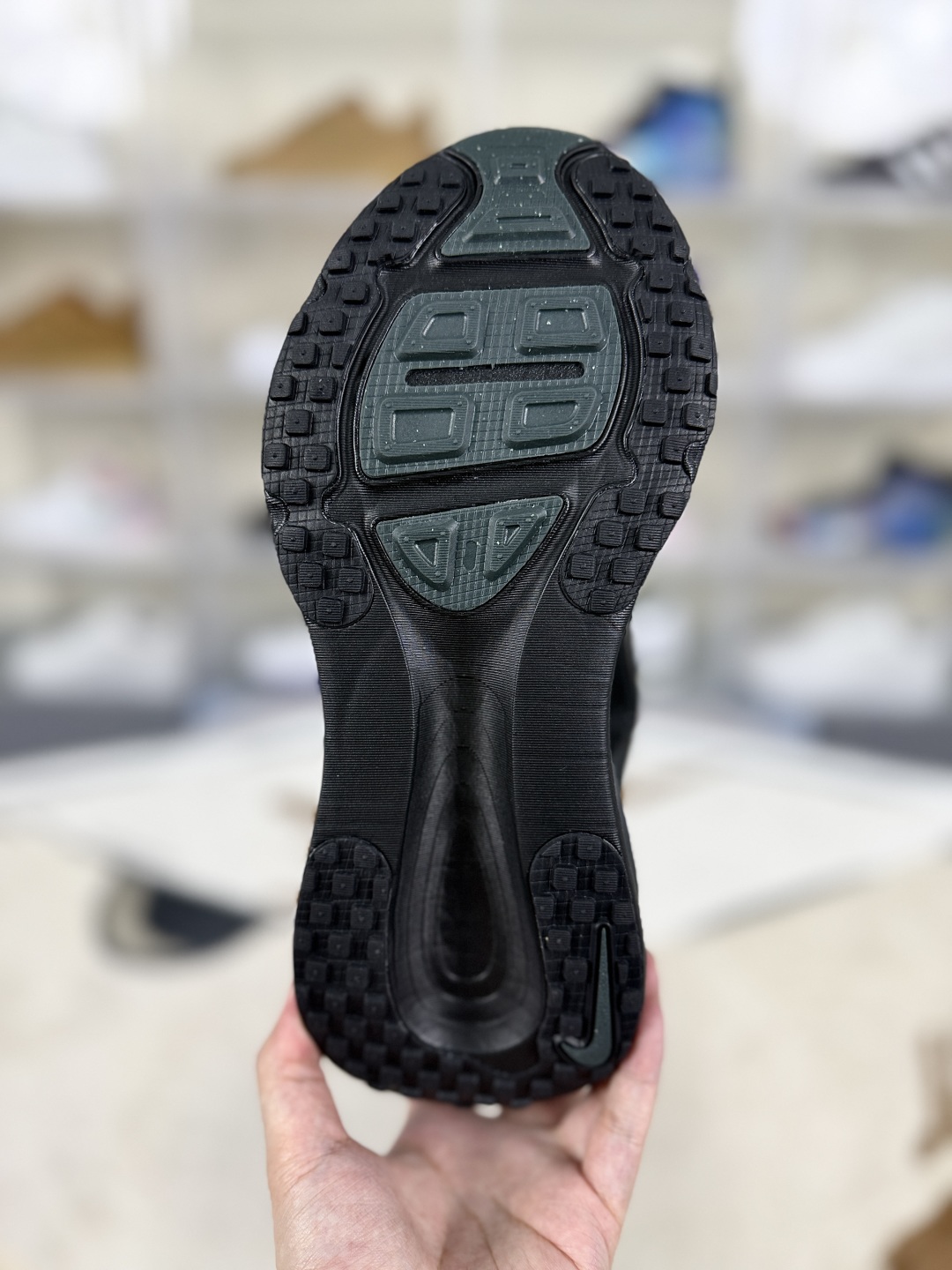 Nike Vomero 18 'Black' Running Shoes - Comfortable, Durable, and Stylish 6 cmp i1747506981117 2094 0 4
