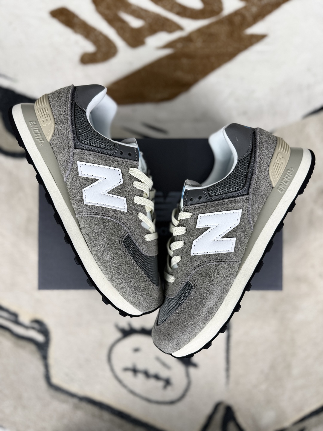 New Balance 574 Grey White: Retro, Cushioned, and Slip-Resistant Unisex Sneakers 6 cmp i1747689184751 20 0 6