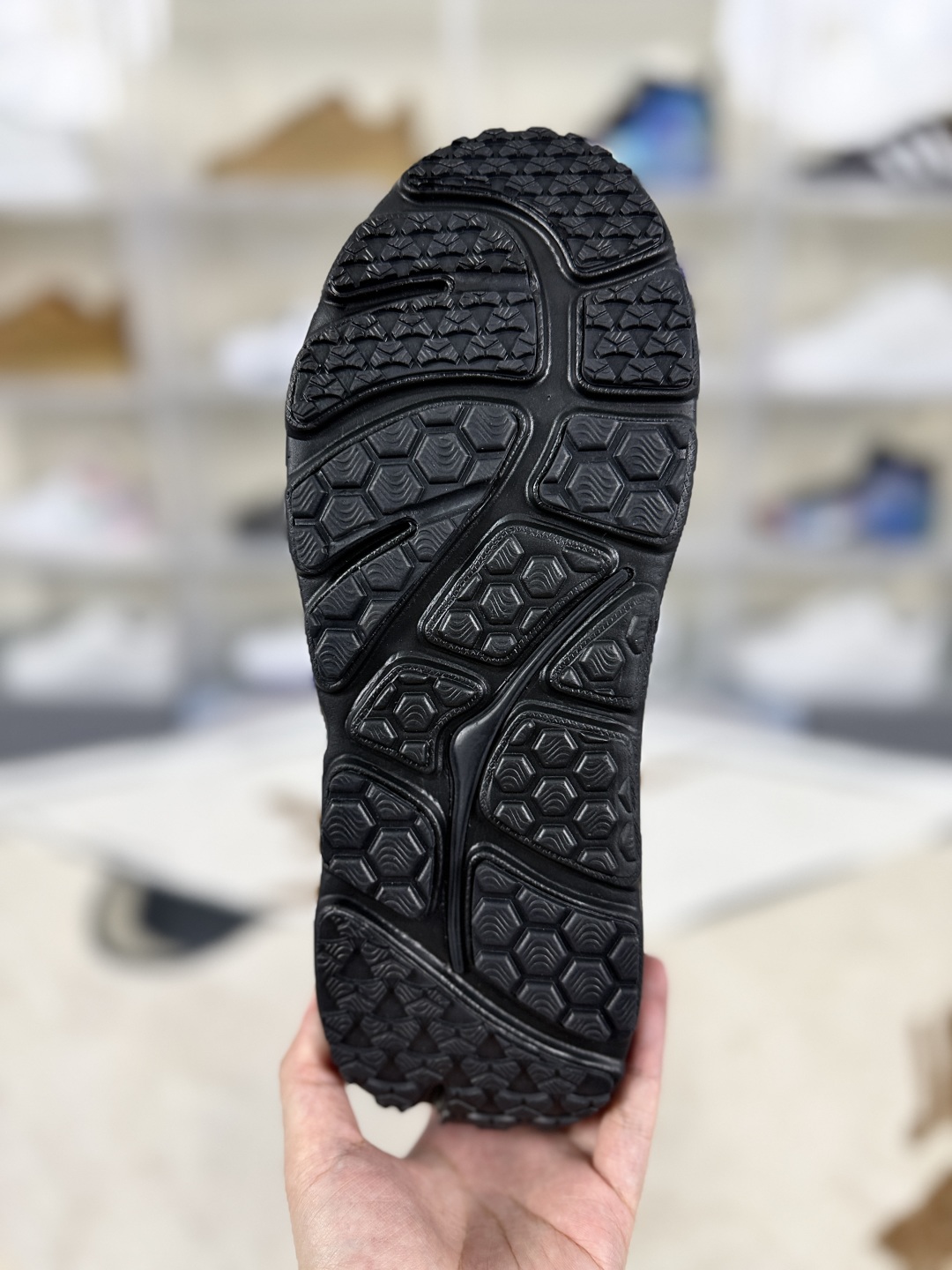 Hoka One One Bondi B3 Running Shoes: Comfort, Cushioning, and Style 7 cmp i1747775494877 5942 0 4