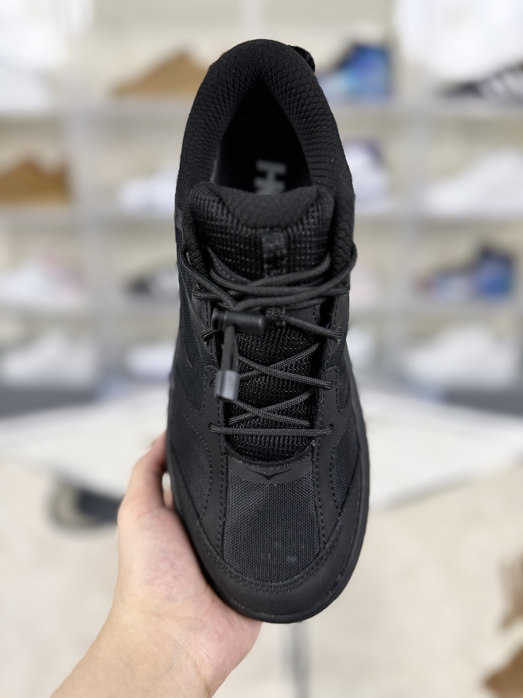 Hoka One One Bondi B3 Running Shoes: Comfort, Cushioning, and Style 5 cmp i1747775496428 8815 0 3