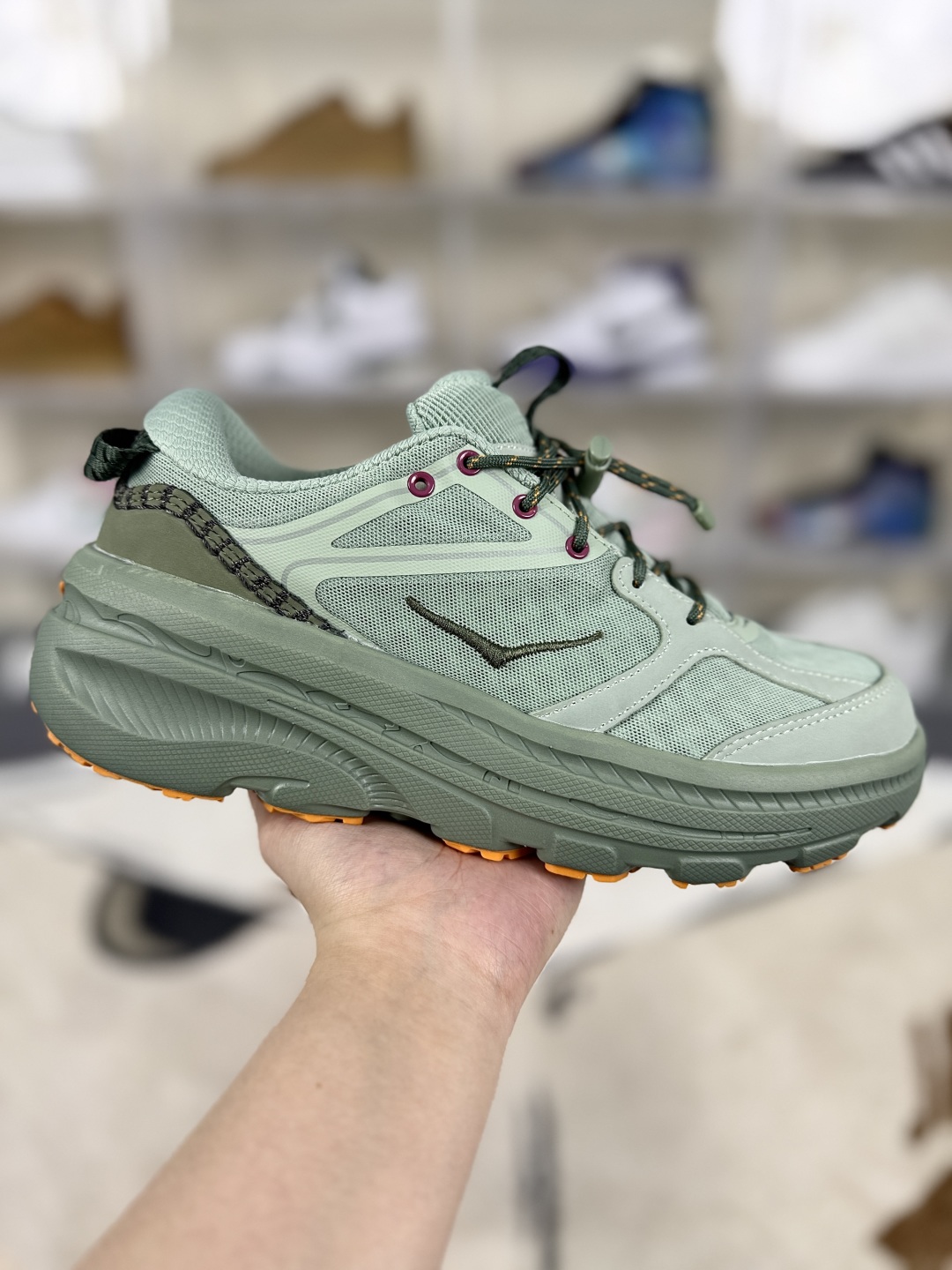 Hoka One One Bondi B3 LS Green Running Shoes Unisex Low-Top Sneakers 1 cmp i1747775534350 123 0 0