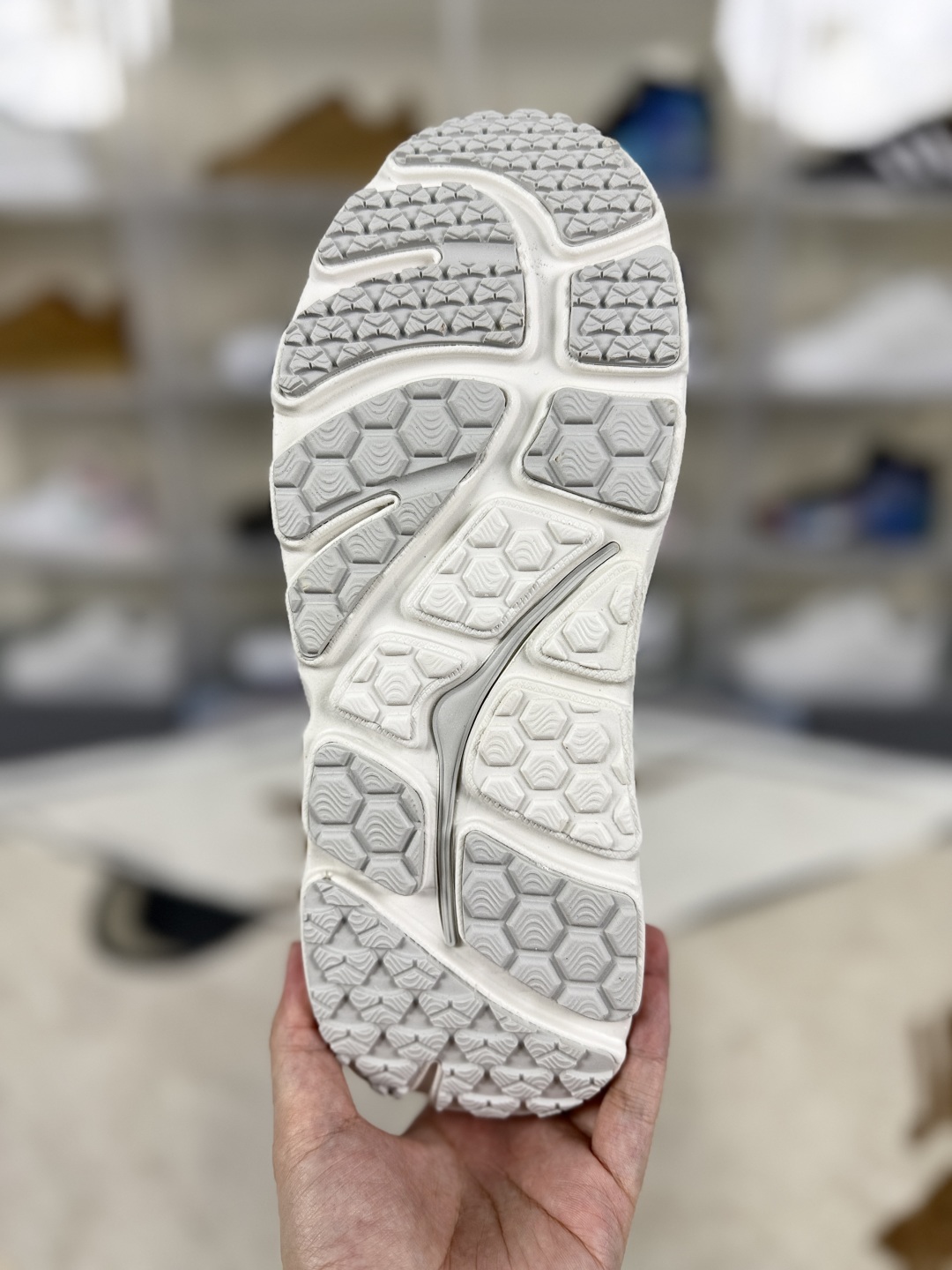 Hoka One One Bondi B3 LS Running Shoes - Comfortable, Durable, and Stylish 6 cmp i1747775569889 9937 0 4