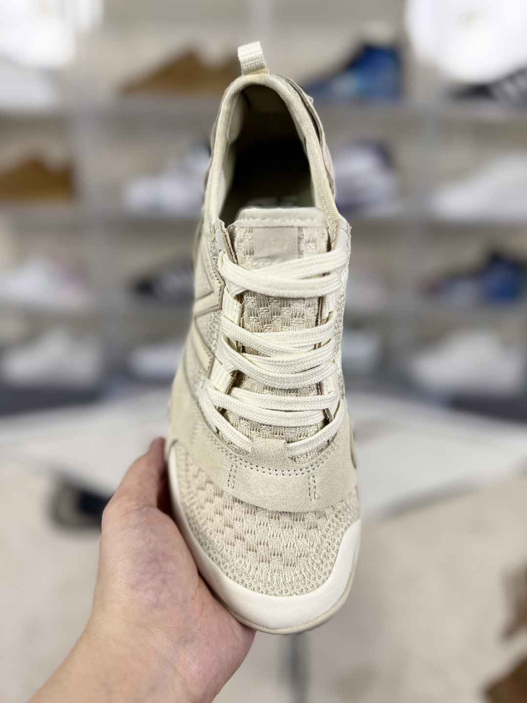 New Balance MT10O Beige Running Shoes - Comfortable, Durable, and Stylish 5 cmp i1747861354965 6670 0 3