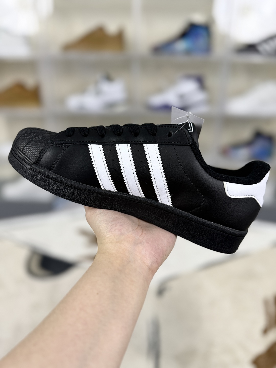Adidas Originals Superstar: Iconic Comfort, Durable Design, and Timeless Style 2 cmp i1747861413716 9063 0 1