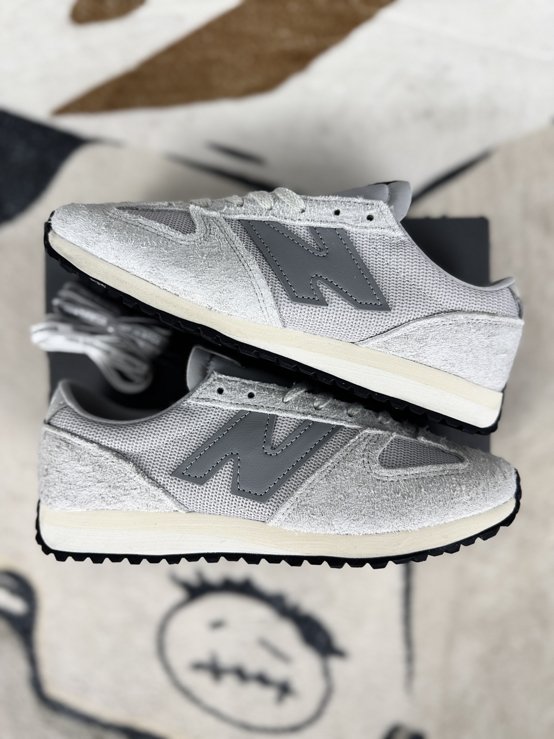 New Balance 471: Retro-Inspired Comfort, Lightweight EVA Midsole, Grey Sneakers 9 cmp i1747952261167 3807 0 7