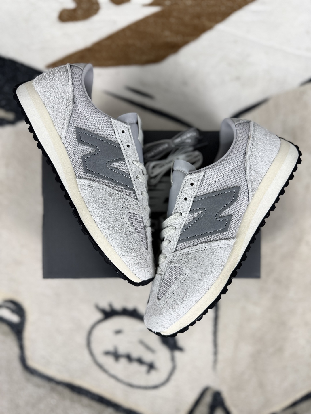 New Balance 471: Retro-Inspired Comfort, Lightweight EVA Midsole, Grey Sneakers 6 cmp i1747952263092 8878 0 6