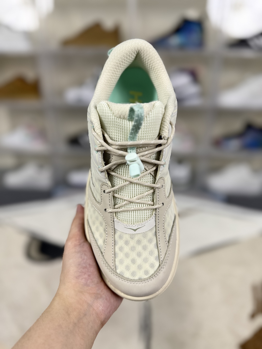 Hoka One One Bondi B3 LS Running Shoes, Lightweight and Comfortable 4 cmp i1748036851454 2764 0 3
