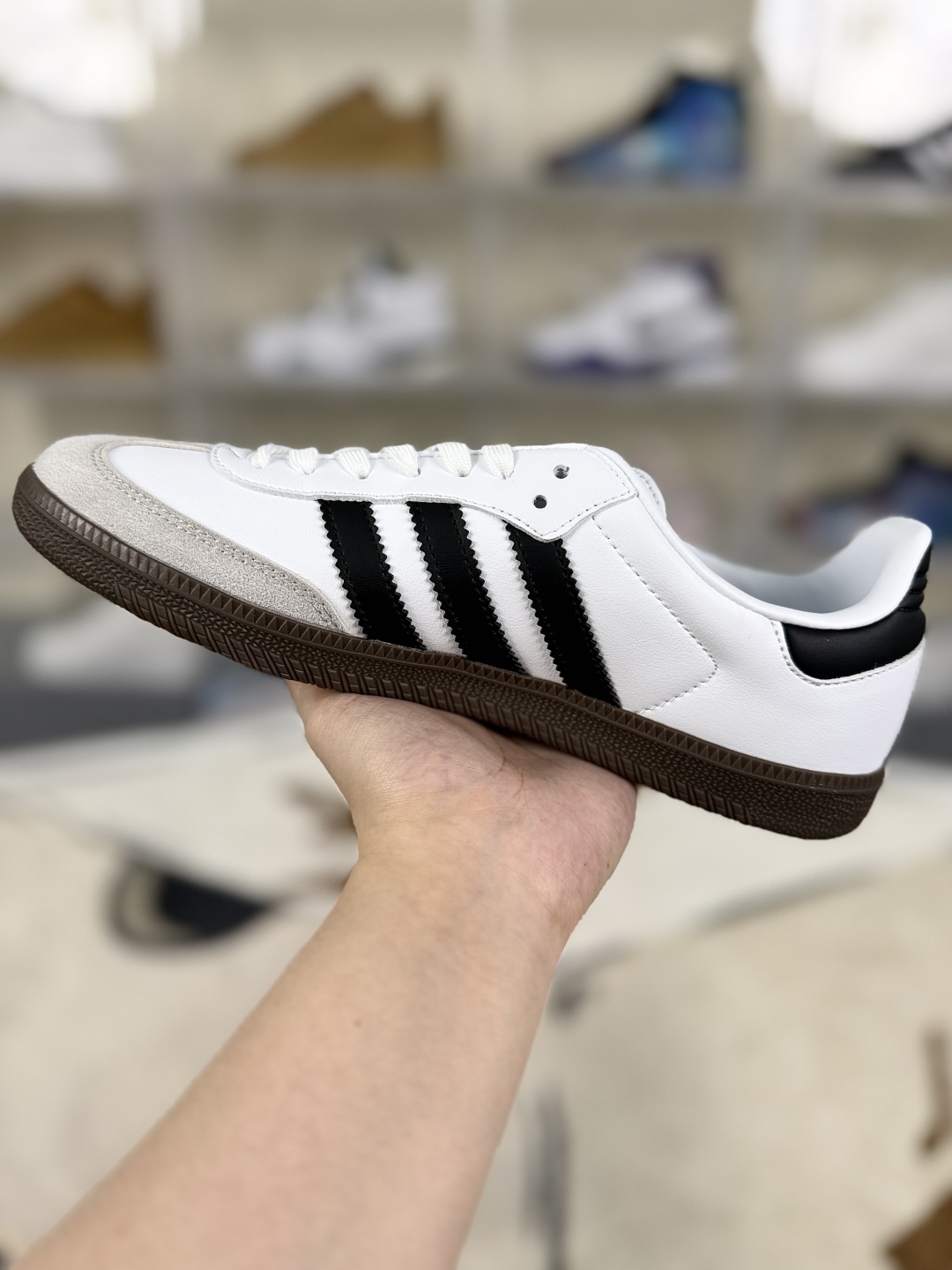 Adidas Originals Samba OG: Classic White & Black Leather Low-Top Sneakers 2 cmp i1748125200066 9422 0 1