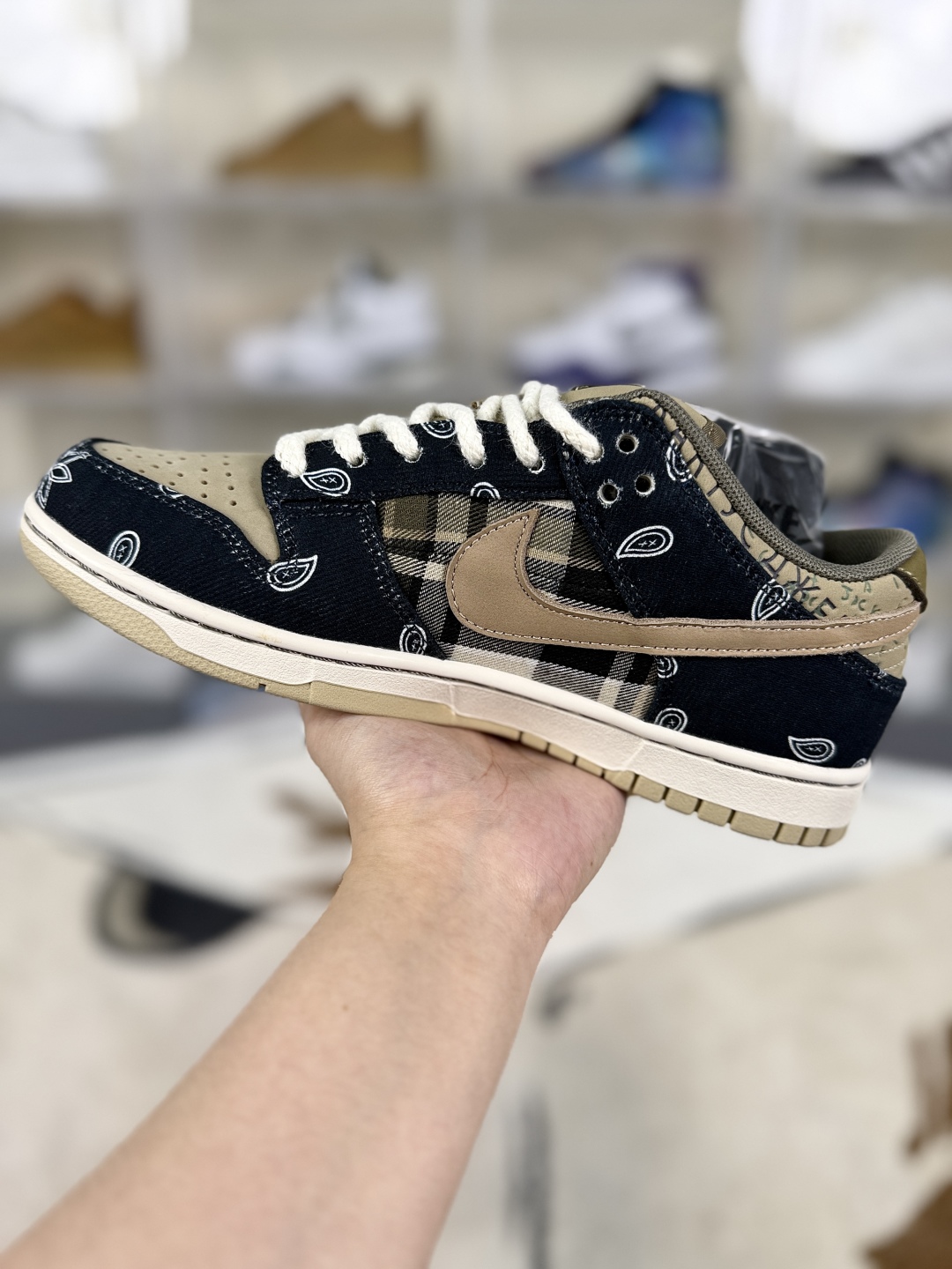 Travis Scott x Nike Dunk SB Jackboys Sneakers - Bandana Print Low Top 3 cmp i1748209831003 7386 0 1