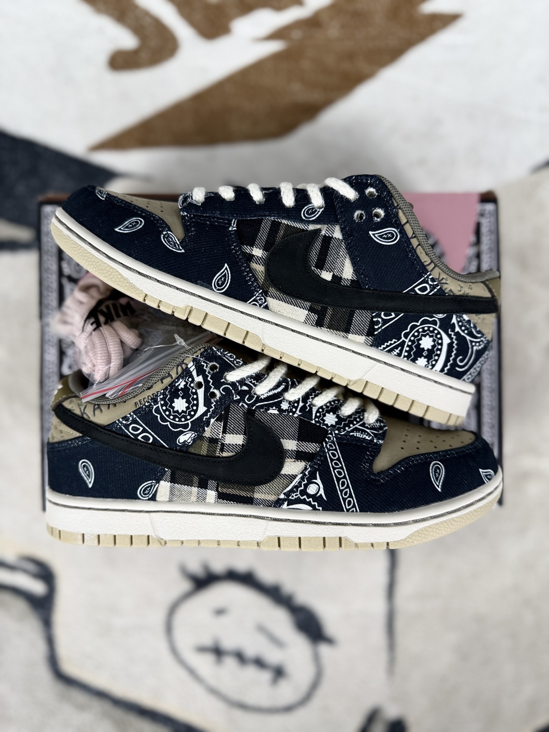 Travis Scott x Nike Dunk SB Jackboys Sneakers - Bandana Print Low Top 9 cmp i1748209834543 4475 0 7