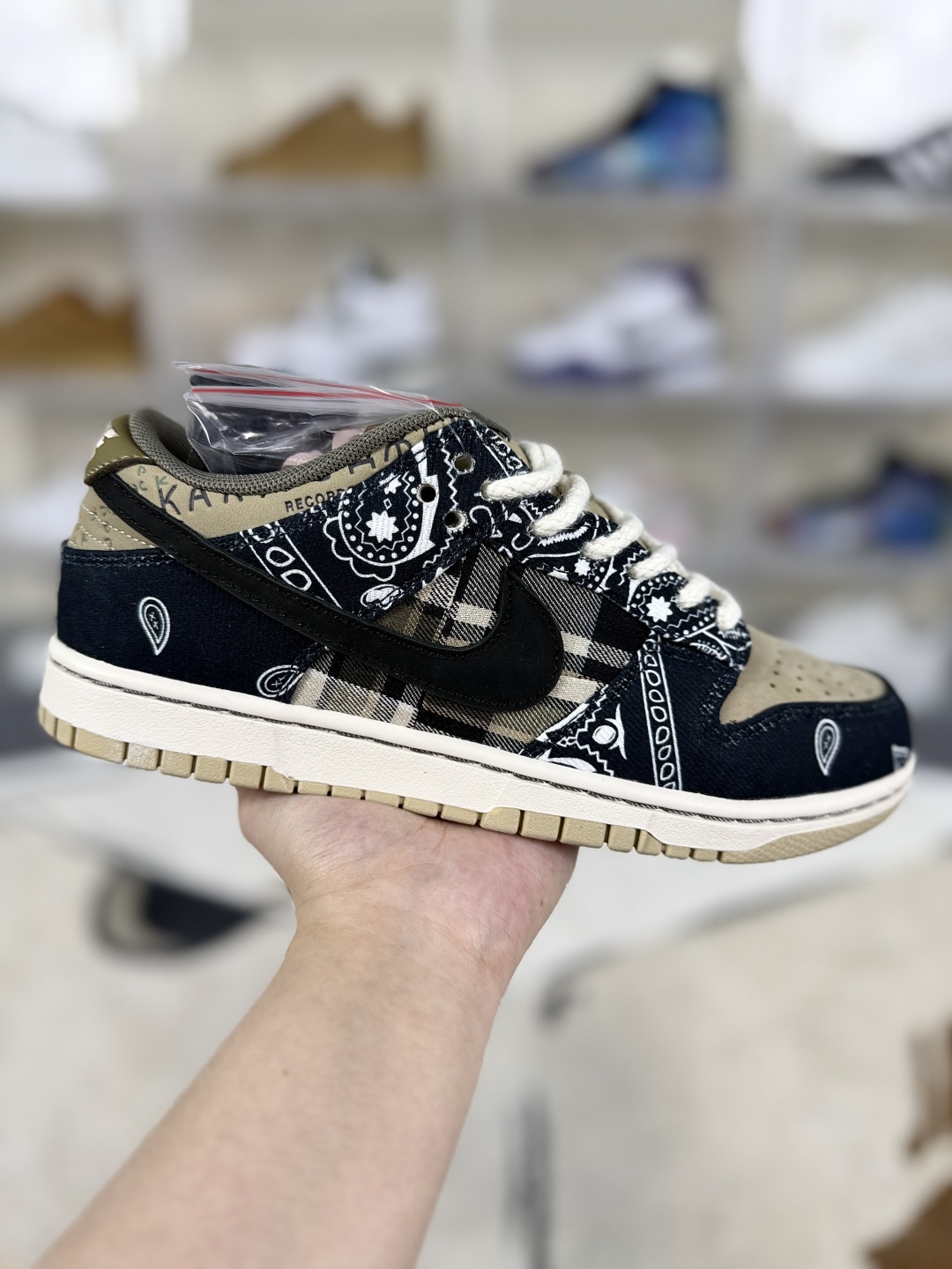 Travis Scott x Nike Dunk SB Jackboys Sneakers - Bandana Print Low Top 2 cmp i1748209839183 6806 0 0