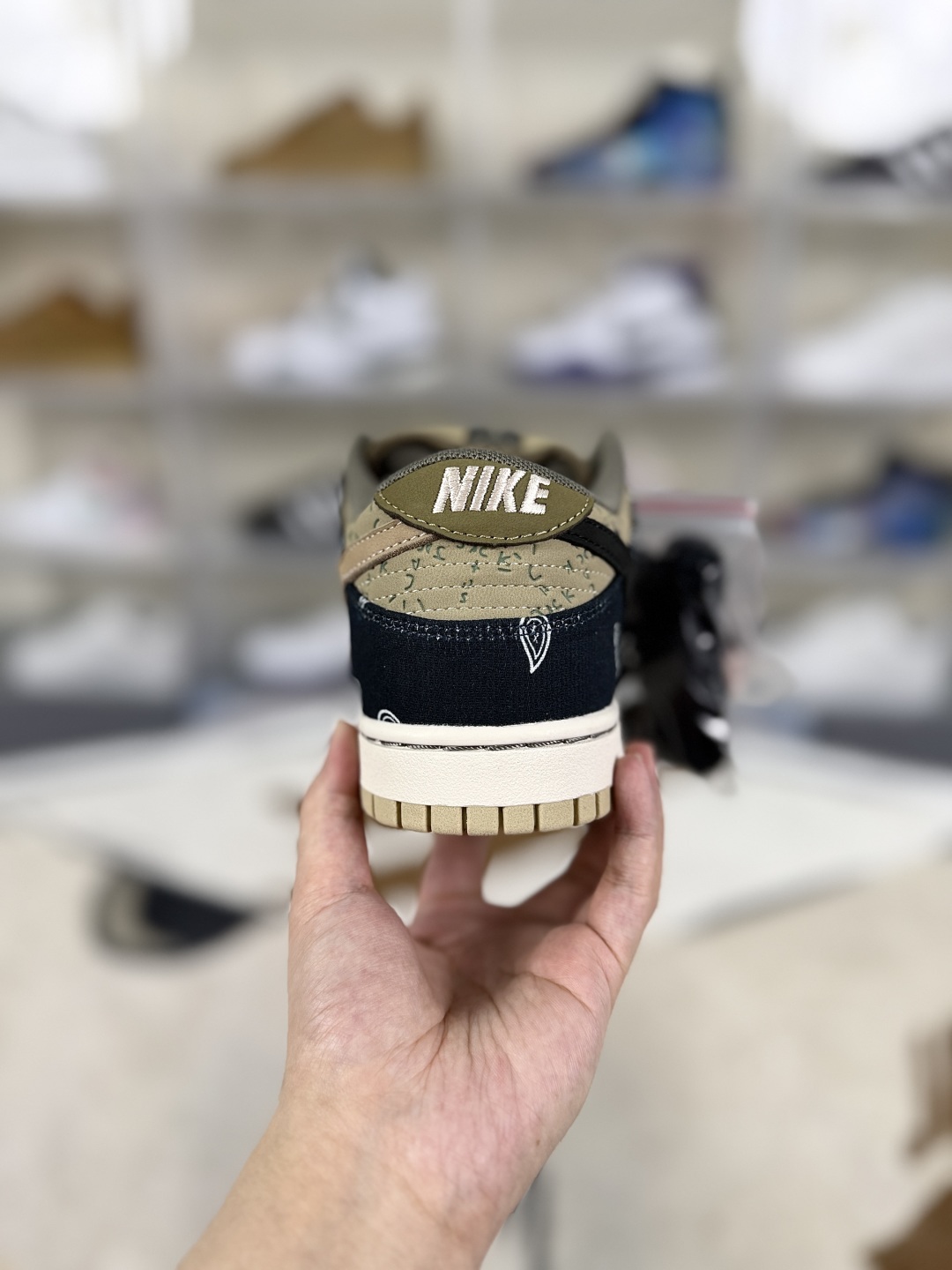 Travis Scott x Nike Dunk SB Jackboys Sneakers - Bandana Print Low Top 4 cmp i1748209839199 7683 0 2
