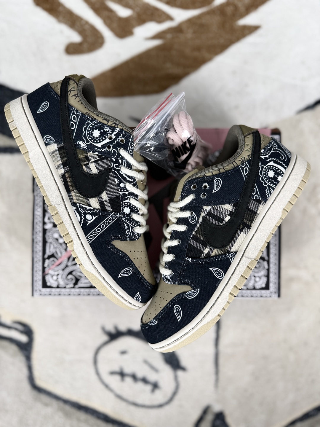 Travis Scott x Nike Dunk SB Jackboys Sneakers - Bandana Print Low Top 6 cmp i1748209839214 8562 0 6