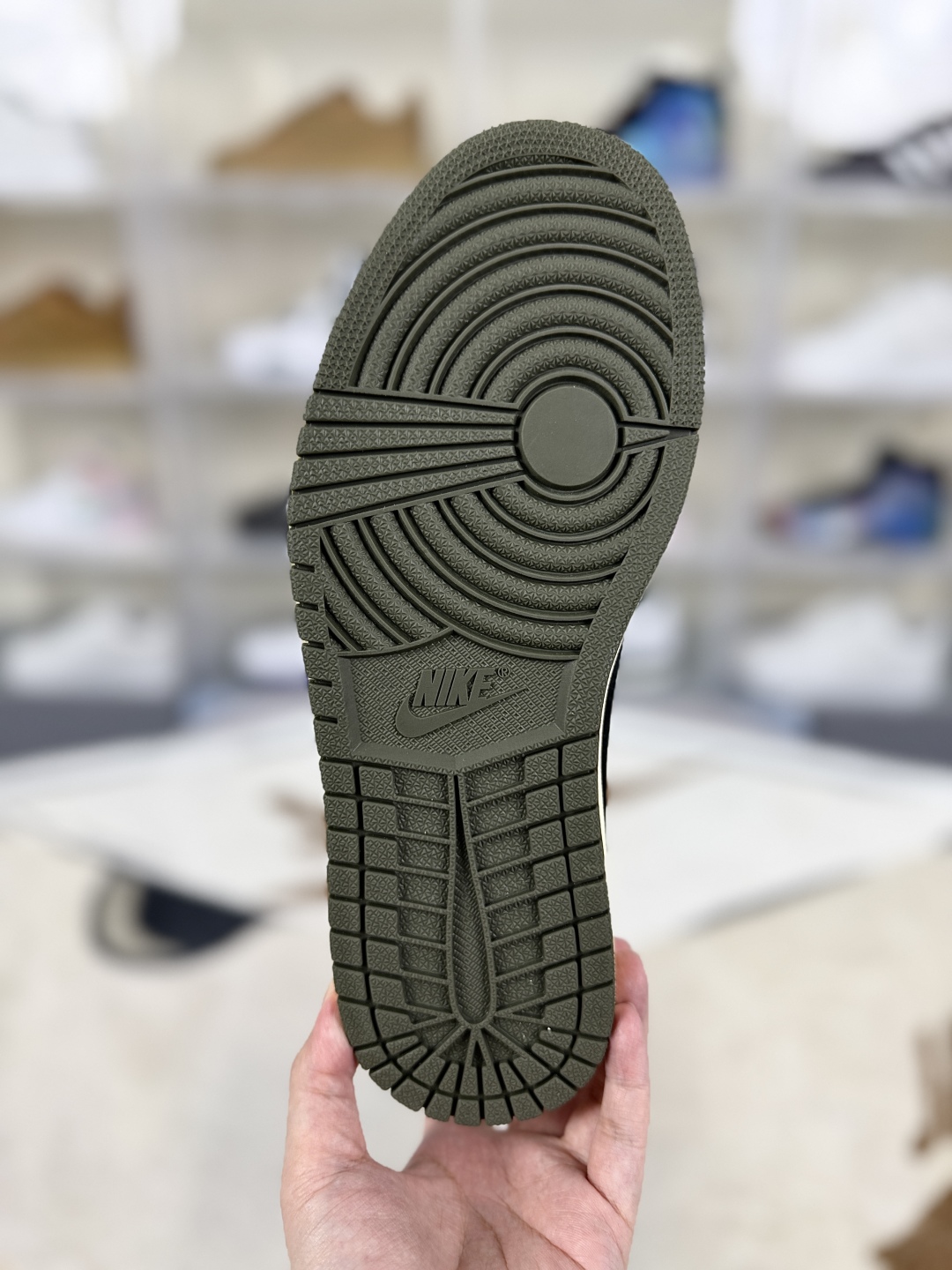 Travis Scott x Jordan Air 1 Low OG Olive - Retro Basketball Shoes For Men & Women 7 cmp i1748296134617 5409 0 4
