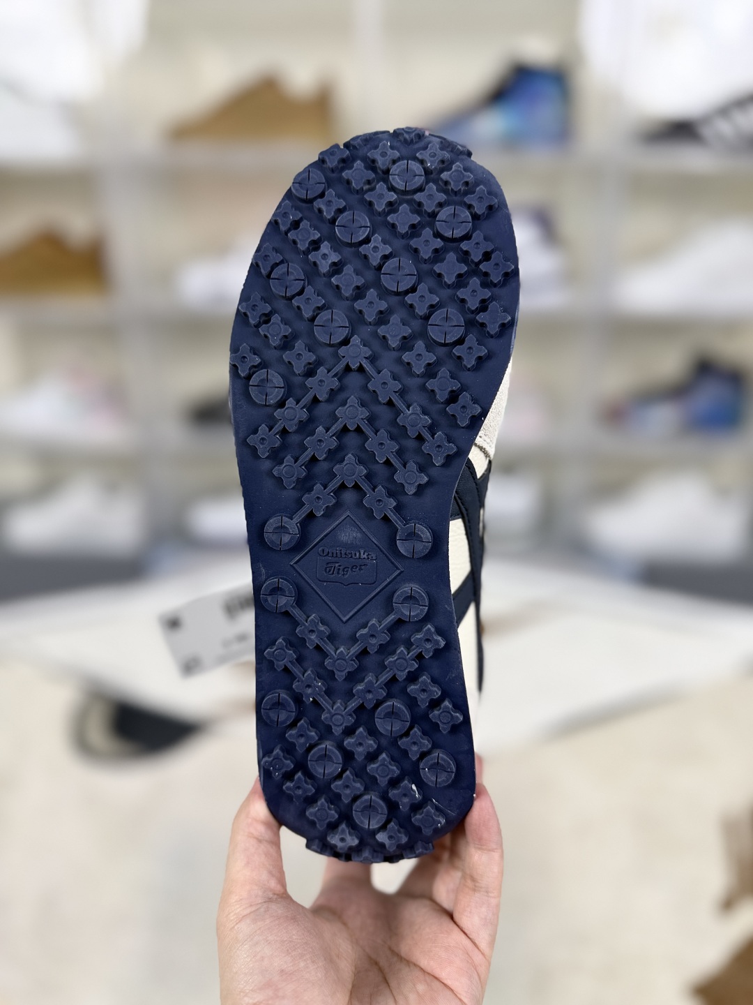 Onitsuka Tiger EDR 78 Retro Sneakers - Lightweight & Comfortable for Everyday Wear 6 cmp i1748380022860 8122 0 4